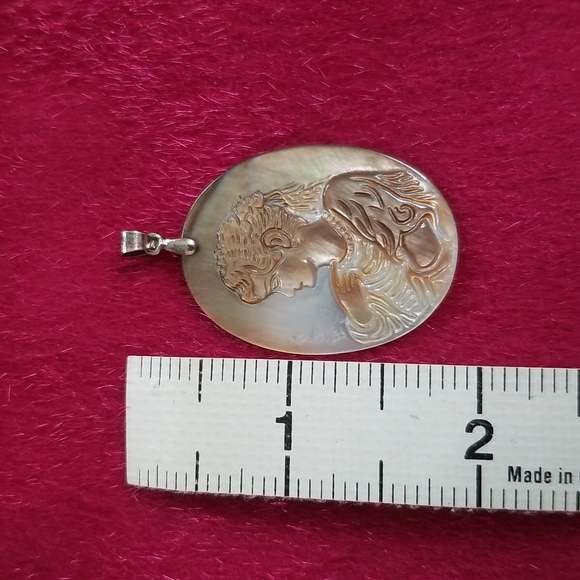 Vintage Cameo Pendant - Picture 9 of 10
